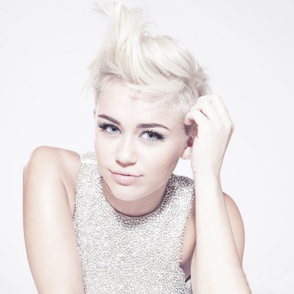 [Image: miley-cyrus-in-new-photoshoot-for-mileyc...jpeg?w=960]