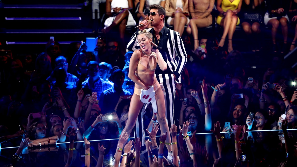 http://drewbmac.files.wordpress.com/2013/08/miley-cyrus-goes-x-rated-at-the-2013-mtv-video-music-awards-feat2.jpg?w=1200